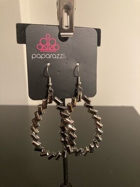 paparazzi Gunmetal Hematite Faceted Hoop Earrings - Silver Black